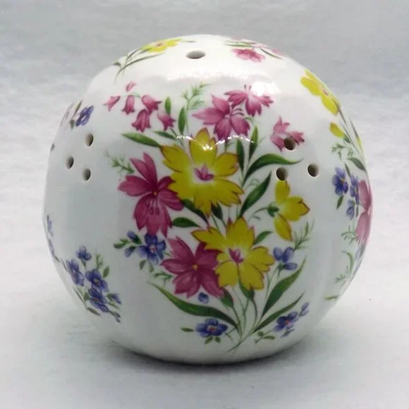 VTG Queen's England Pomander (Scent Ball) - Picture 2 of 7